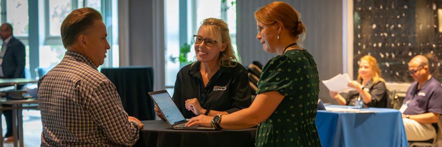 FirstNet Authority’s Jennifer McIntyre engages with stakeholders at 5x5: The Public Safety Innovation Summit in Chicago.